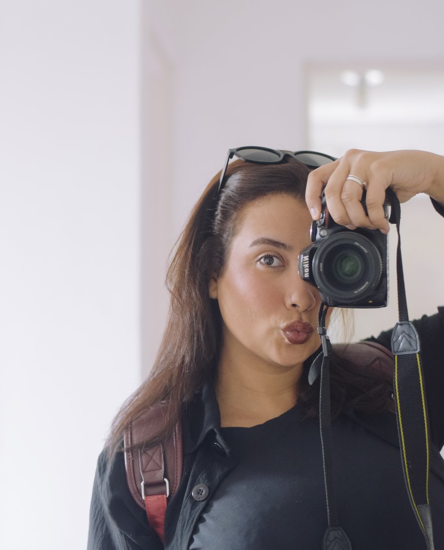 Thayná fotografando